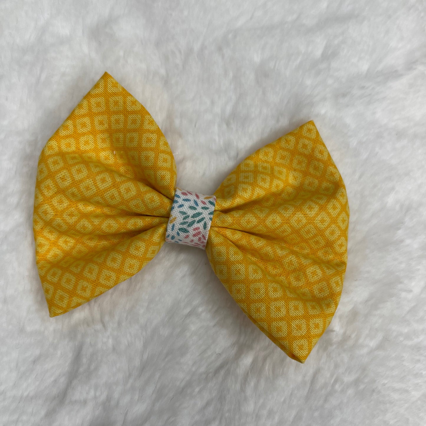 Yellow regular bow